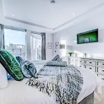 Pristine Apartment In Battersea By 53 Degrees Property, Ideal For Long Term Stays!